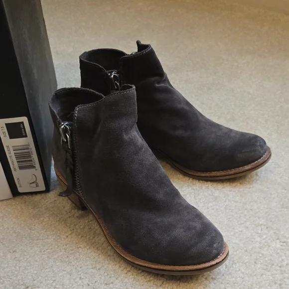 Dolce Vita Dark Gray Suede Ankle Booties - Picture 4 of 5